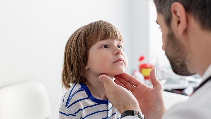 Doctor gives a child a check-up