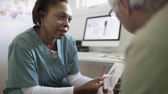 Nurse discussing with patient about prescriptions